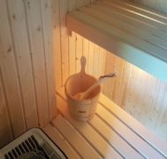sauna wykonana z drewna świerkowego oraz lipowego